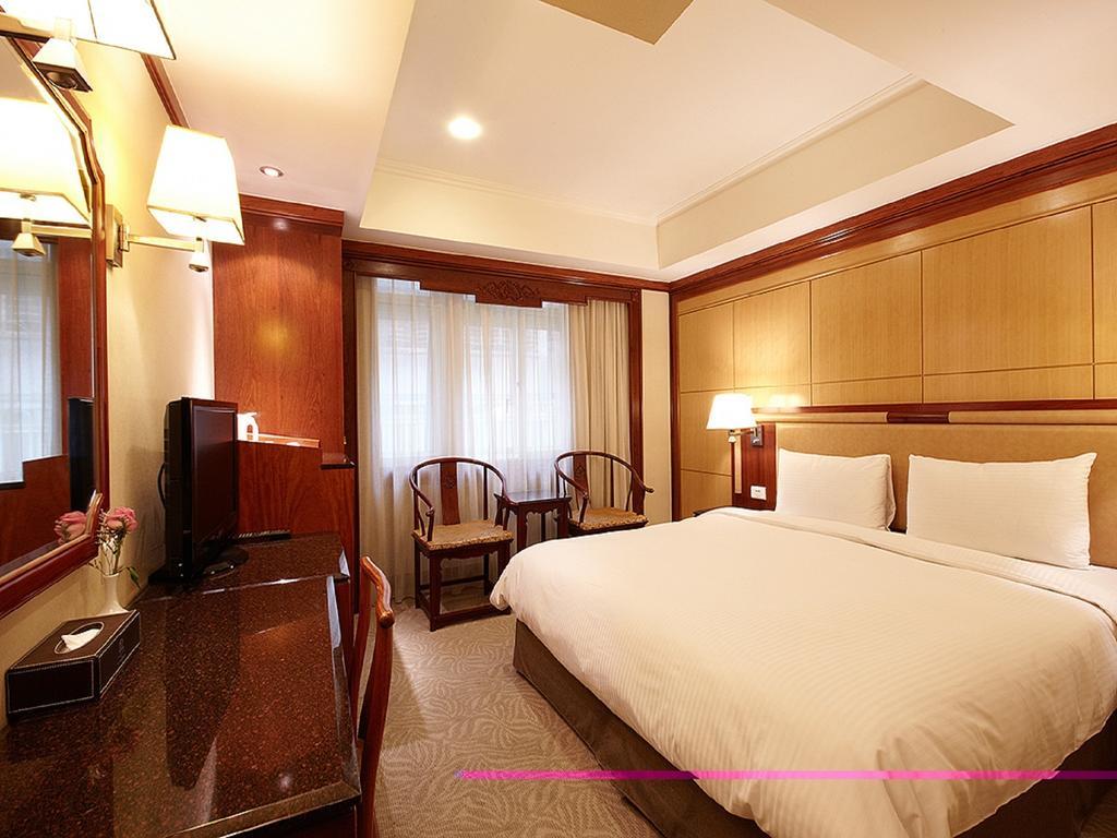 Oyo 4956 Hotel Maharaja Palace Kanpur Oda fotoğraf